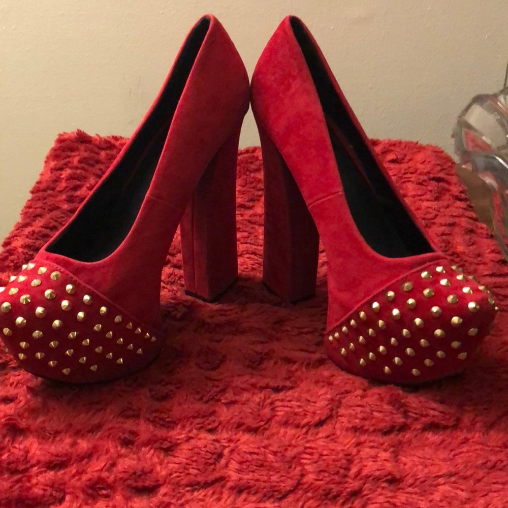 ❤️Excellent condition red heels with gold spikes👠